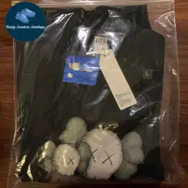 Sweater Uniqlo x Kaws Longsleeve Sweatshirt Black Original