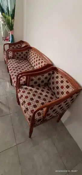 Jasa servis sofa