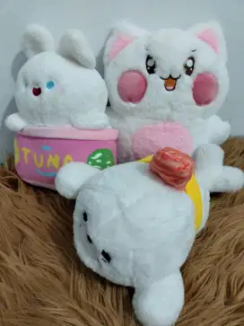Boneka warna putih