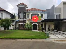 jual rumah nyaman di Sentul City.ada kolam renang.
