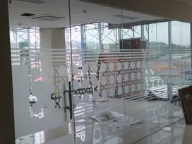 Kaca 12 mm Tempered-Partisi Toko