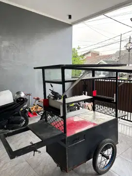 Gerobak jualan terbuka besi