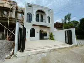 RUMAH MEWAH, 2 LANTAI, DEKAT EXIT TOL MAGUWOHARJO, SLEMAN