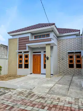 dipasarkan rumah 1  lantai di timur luwes gentan