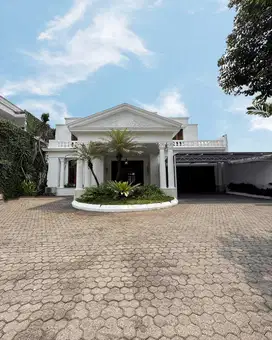 Rumah Klasik Menteng  Area Jakarta Pusat, Lingkungan Tenang Jalan Leba