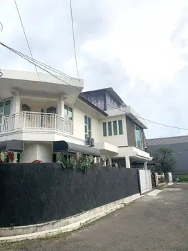 RUMAH FULL FURNISH POSISI HOOK DI BATU INDAH BATUNUNGGAL BANDUNG