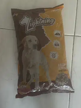 Dijual makanan anjing lightning 800gr