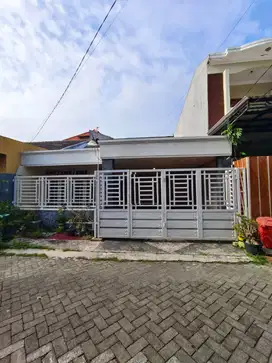 Rumah Bagus 2 Lantai Siap Huni Strategis Gunungsari Surabaya