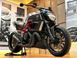DUCATI DIAVEL RED CARBON 2012