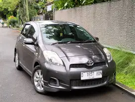 toyota yaris E mt manual 2013 abu mulus antik bandung