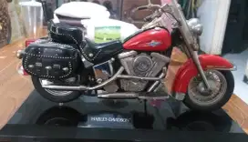 Di jual miniatur sepeda motor Harley Davidson fungsi untuk telepon l