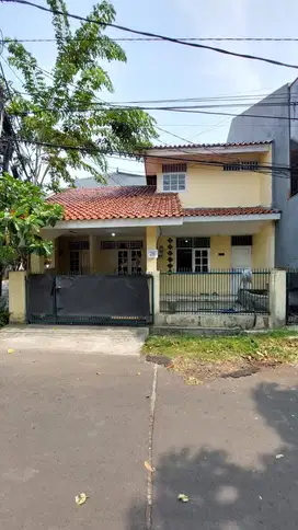 rumah strategis yang asri Malaka sari di Duren Sawit, Jakarta Timur