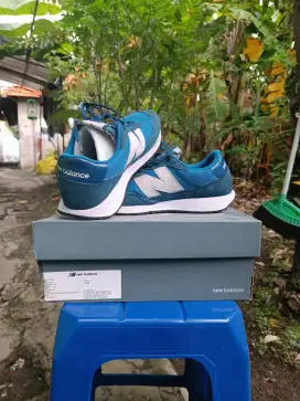 Sepatu NB 237 size 43