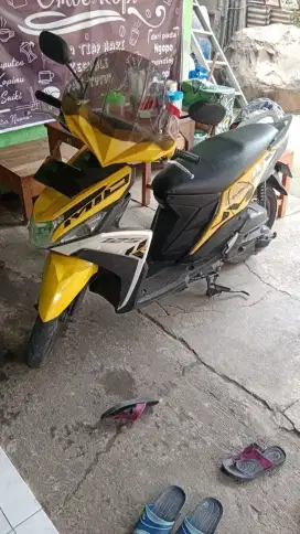 DIjual motor Yamaha Mio M3 2015 warna kuning