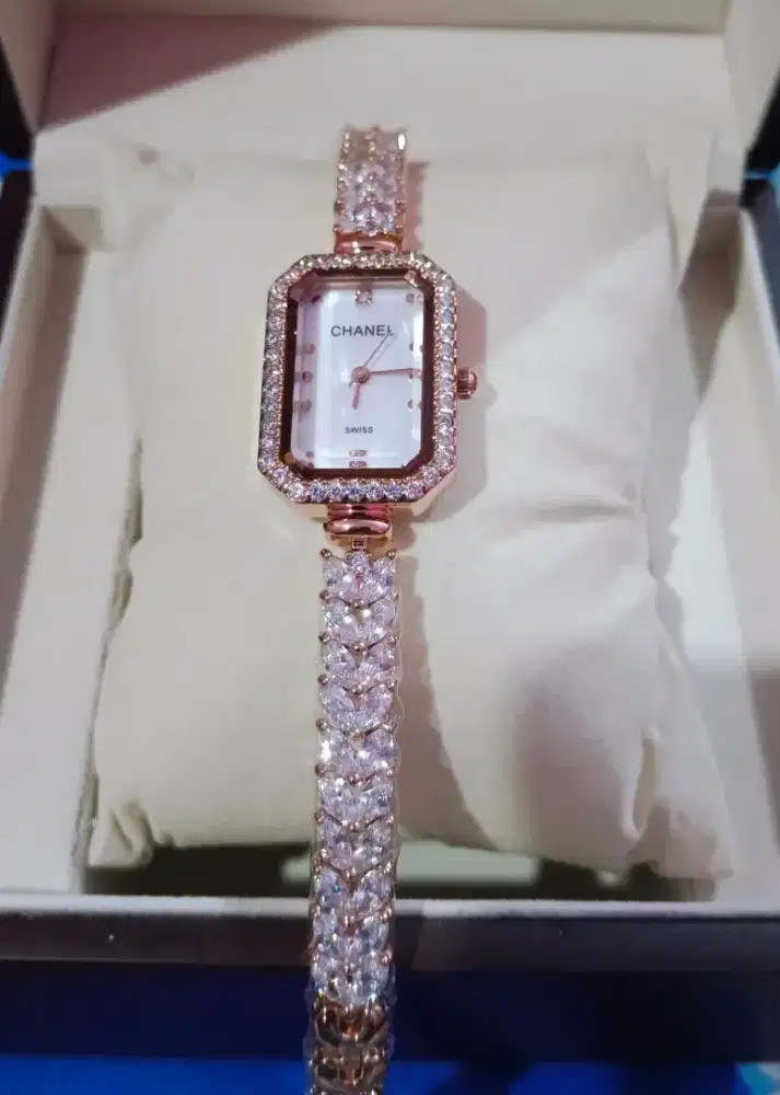 Jam tangan wanita channel