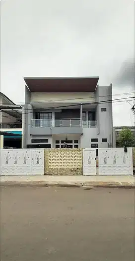 Rumah Mewah + Private Pool Di Griya Loka Bsd City