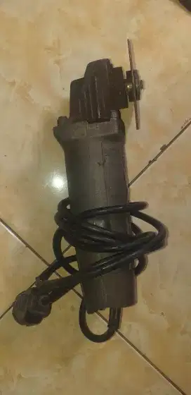 Grenda tangan lama.
