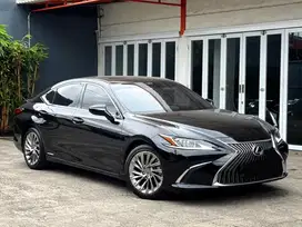 Only 27 rb km! Lexus ES300h Ultra Luxury 2018 Low KM