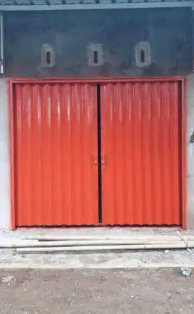 Folding gate rooling door