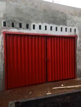 Folding gate rooling door