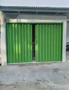 Folding gate rooling door