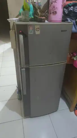 Dijual kulkas Sharp 2 pintu