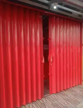 Folding gate rooling door