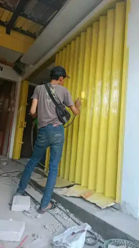 Folding gate rooling door