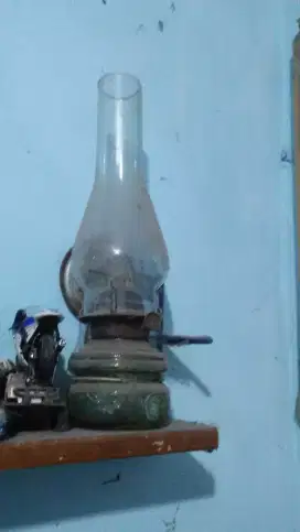 Lampu minyak.kuno