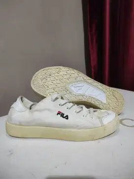 Sepatu Sneaker FILA