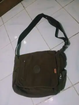 Tas selempang Kipling