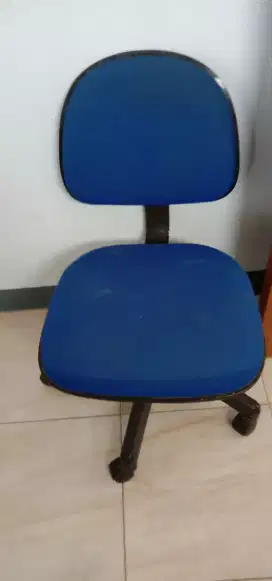 Kursi Kantor atau kursi belajar