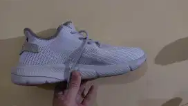 Sepatu olahraga wanita