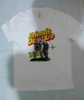 Kaos art vintage putih - Friends Do not Lie