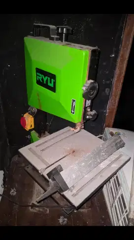 bandsaw 8inch  bekas pemakaian 3bulan minus ga ada pisau blade