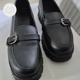 Sepatu Hitam Muslimah Umghy Seri Ordinary Wedges