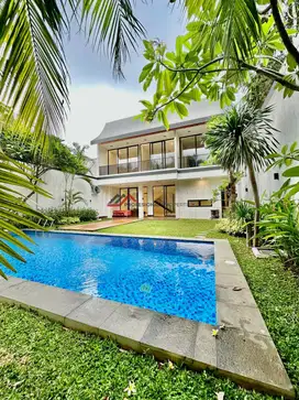 Rumah Mewah Asri Lingkungan Tenang Bebas Banjir di Kemang