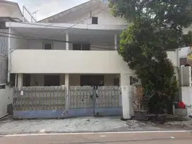 Disewakan RUMAH daerah Roxy dgn lingkungan yg tenang & aman