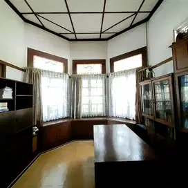 Rumah Klasik Luas di Pusat Kota Bandung Bukan Heritage
