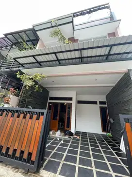 RUMAH SIAP HUNI 3 LANTAI DI SARIWANGI DKT CIHANJUANG CIMAHI