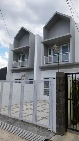 Rumah Baru di Cisaranten , Arcamanik 2 Lantai, sisa 1 Unit