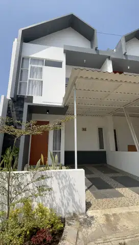 Villa Konsep Scandinavian Modern 2 Lantai Samping Malang Sky Land
