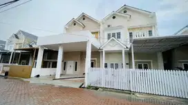 RUMAH READY 2 LANTAI DI KOMPLEK ROYAL SEMBADA, P BULAN