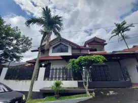 Cinere mega cinere rumah rapih halaman luas belakang informa