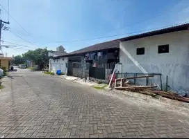 Dijual Rumah di taman pondok indah Wiyung blok paling depan