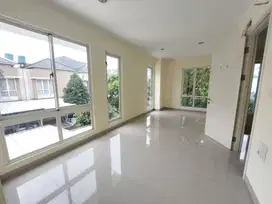 DIJUAL RUMAH SIAP HUNI  CLUSTER THOMSON GADING SERPONG