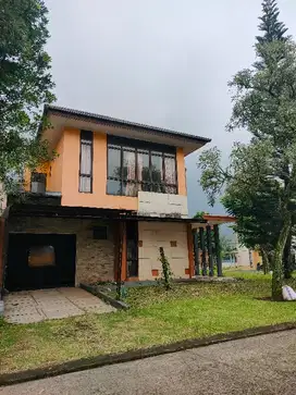 rumah hook halaman luas di sentul city