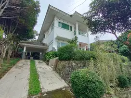 dijual rumah/villa di renbow hill