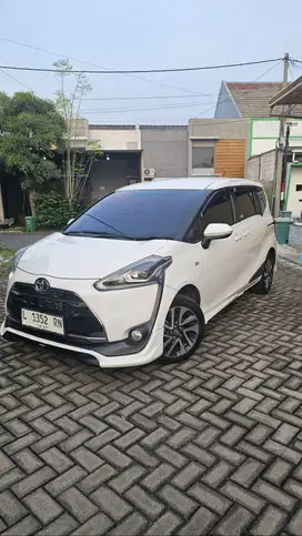 TOYOTA SIENTA Q 1.5 AT