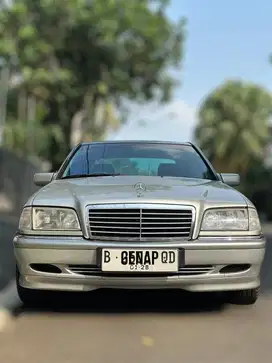Mercedes-Benz C230 Elegance AT Facelift (Low Km, Collector item)
